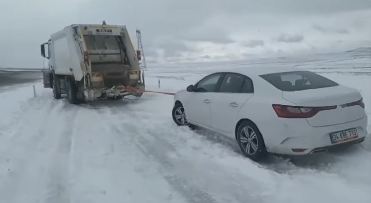 Yozgatta özel idare ekipleri kar mesaisini aralıksız sürdürüyor
