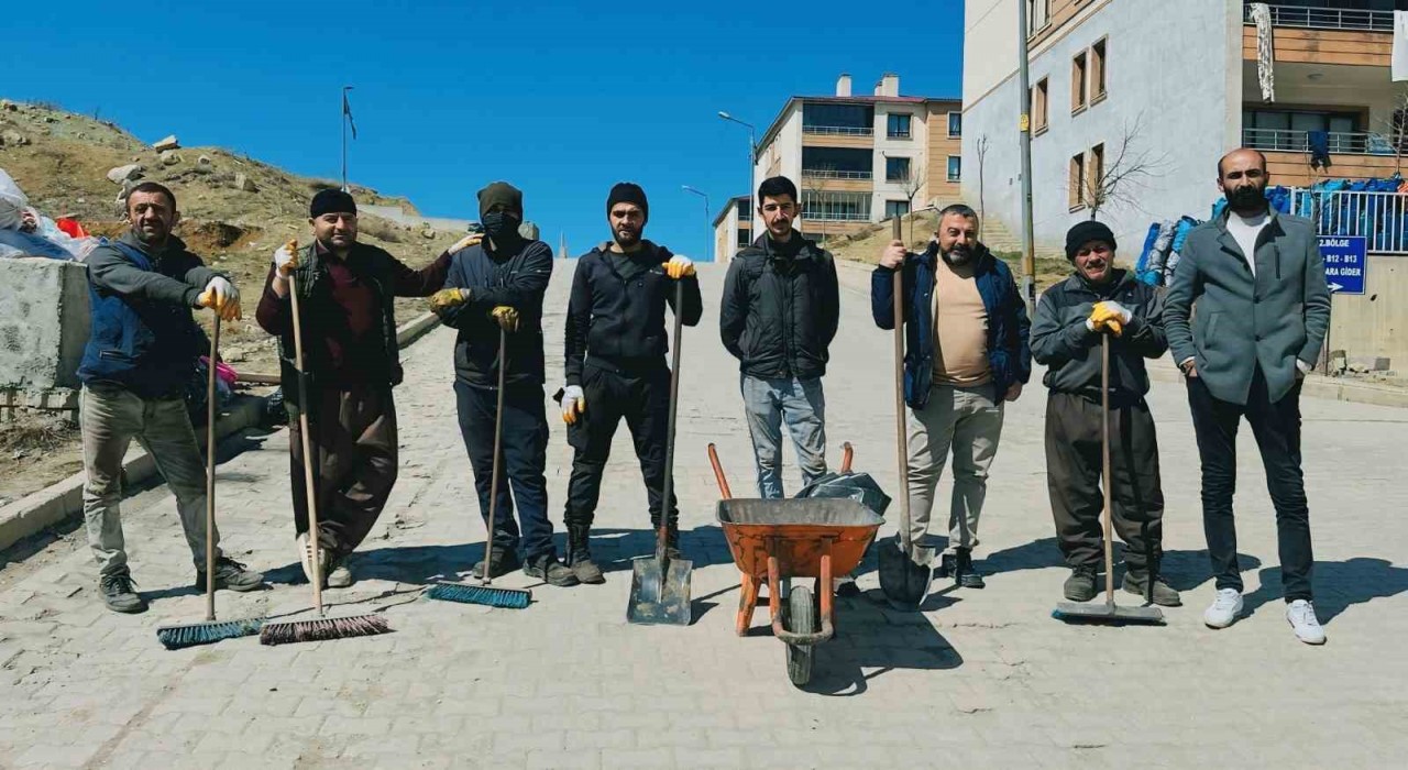 Yüksekovada baharın gelişiyle çevre temizliği yapıldı