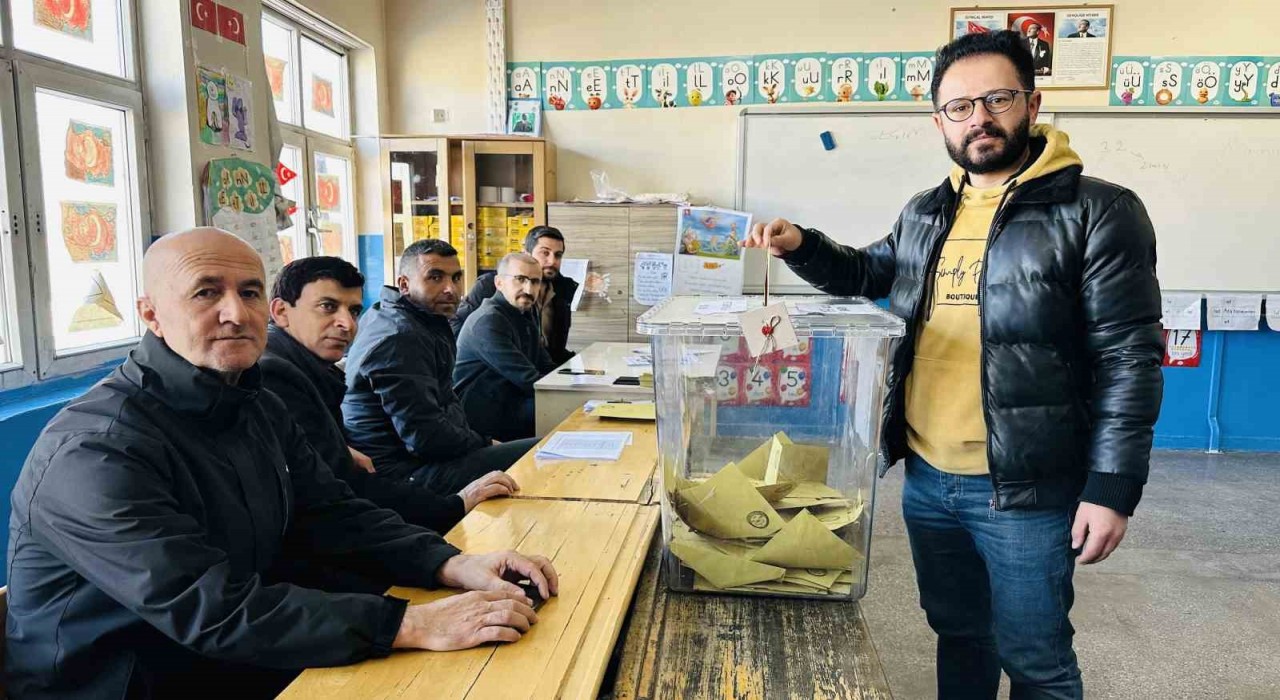 Yüksekovada bir köy mahalle statüsüne geçti: Muhtarlık seçimi yapılıyor