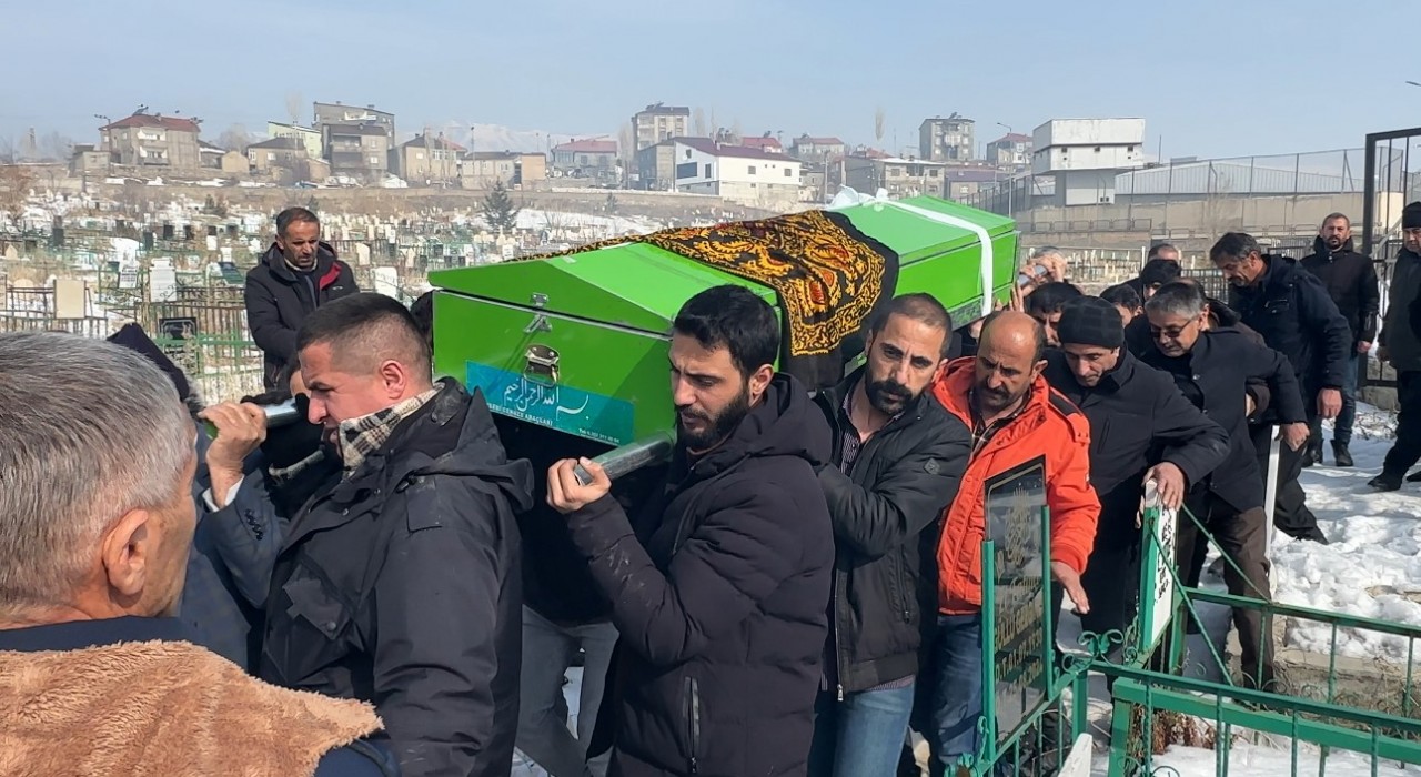 Yüksekovada elektrik akımına kapılan genç kız toprağa verildi