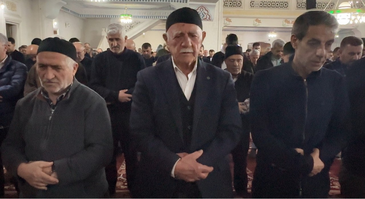 Yüksekovada Kadir Gecesi dualarla idrak edildi