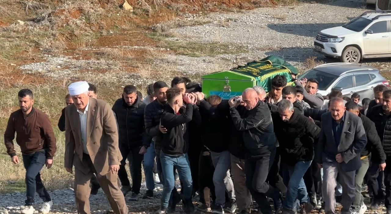 Yüksekovada kazada hayatını kaybeden 17 yaşındaki Arda toprağa verildi