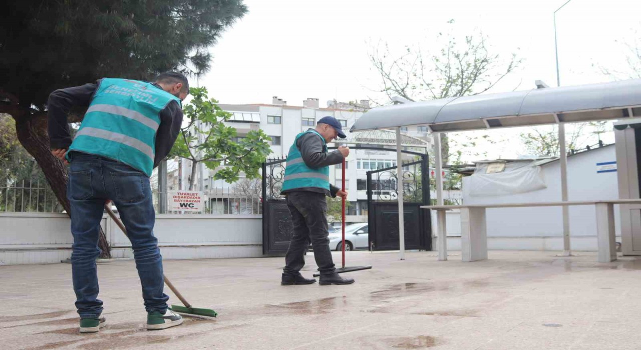 Yükümlüler camileri Ramazan Bayramına hazırlıyor
