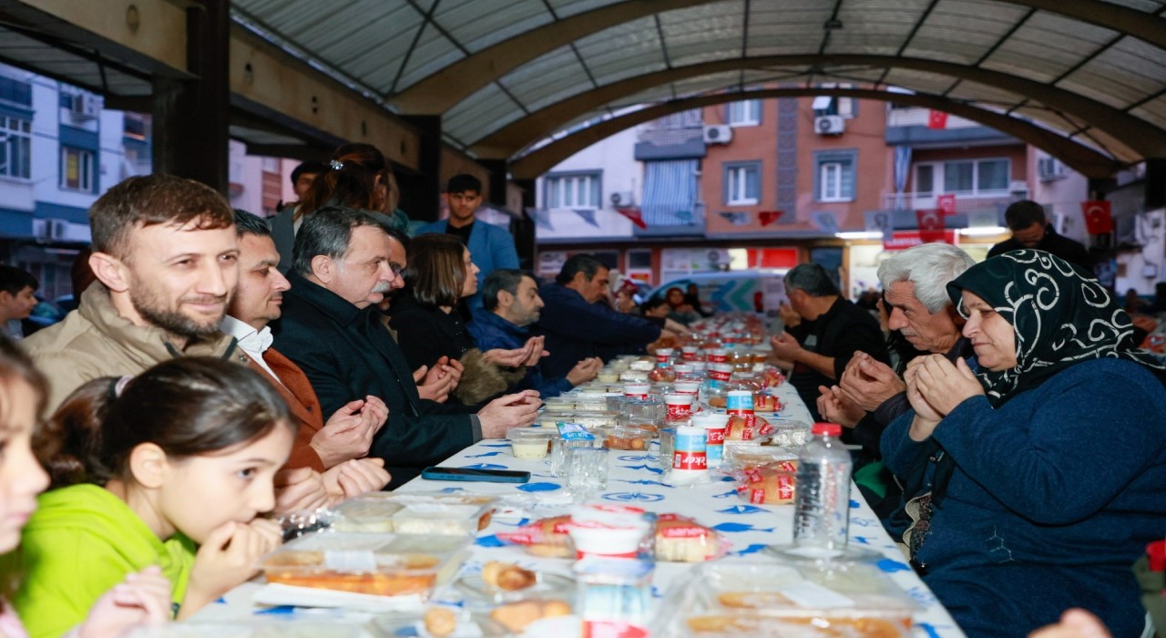 Yunusemrede ilk iftar sofrası Karaköyde kuruldu