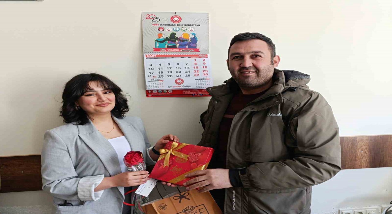 Yurt Eğitim Sen Ağrı Şubesi, kadın üyelerinin 8 Mart Dünya Kadınlar Gününü kutladı