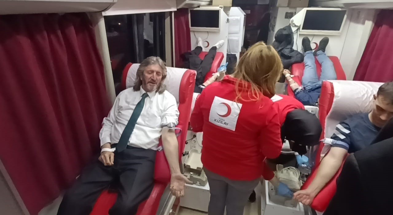 Zonguldakta gazeteciler kan bağışladı