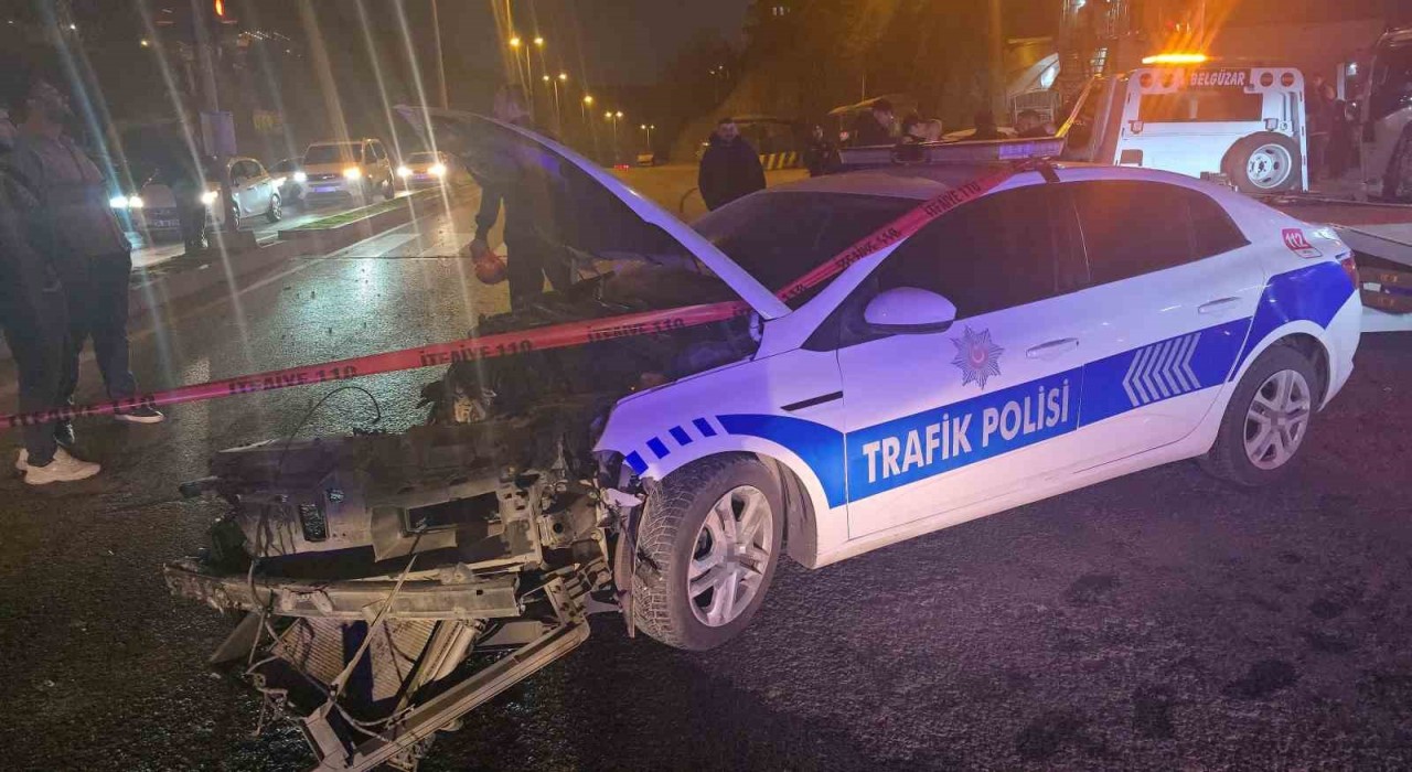 Zonguldakta kavşaktaki kazaya biri polis otosu üç araç karıştı: 2si polis 4 yaralı