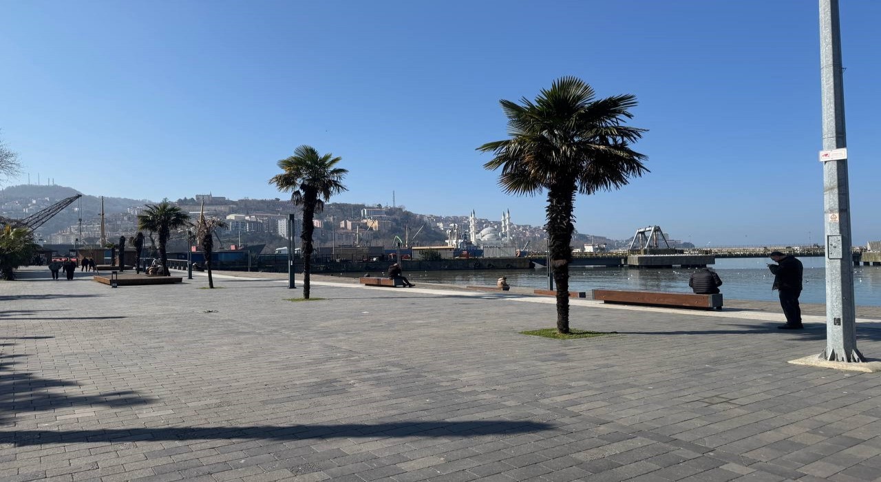 Zonguldakta Ramazan sessizliği; esnaf hareketlilik için bayramı bekliyor