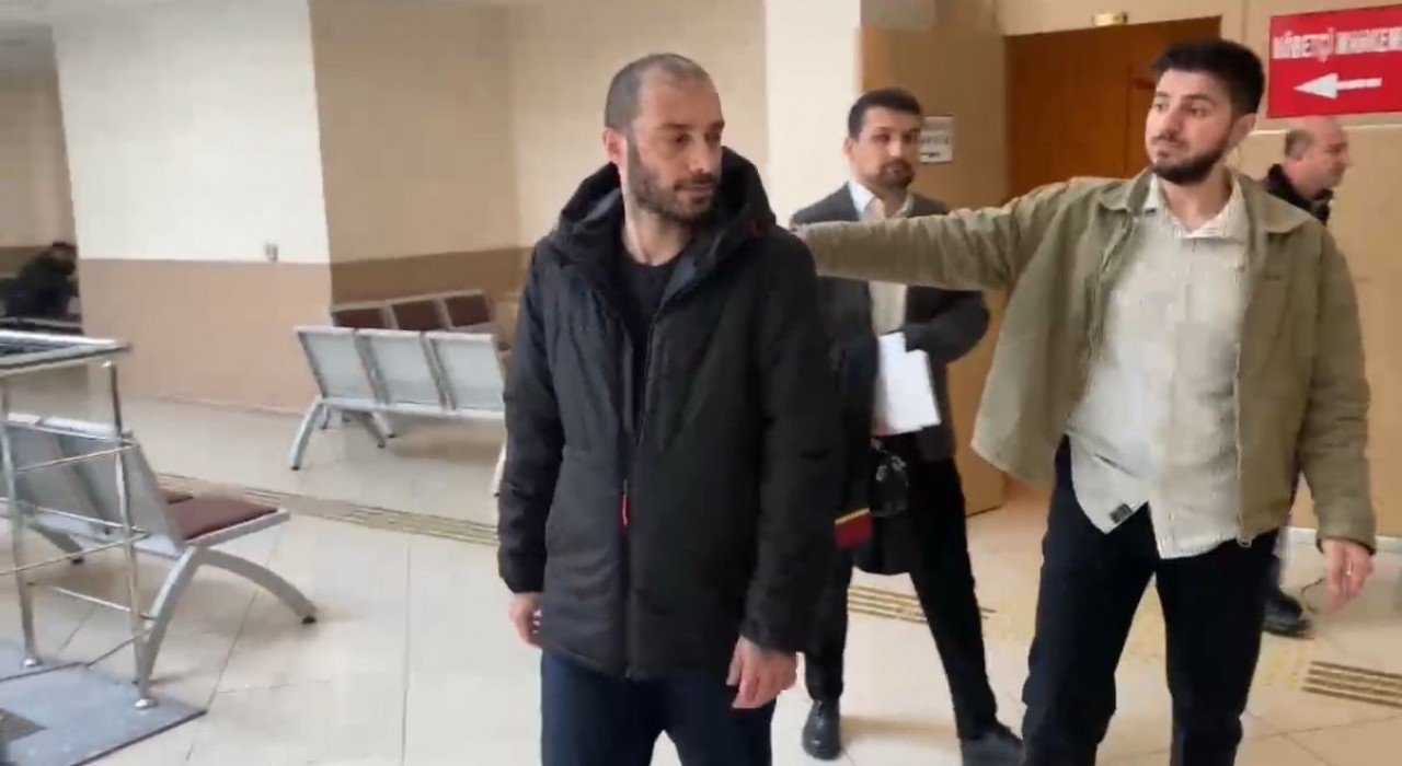 - Babasına şiddet uyguladığı anları sosyal medyadan paylaşan rapçi ‘Sansar Salvo tutuklandı