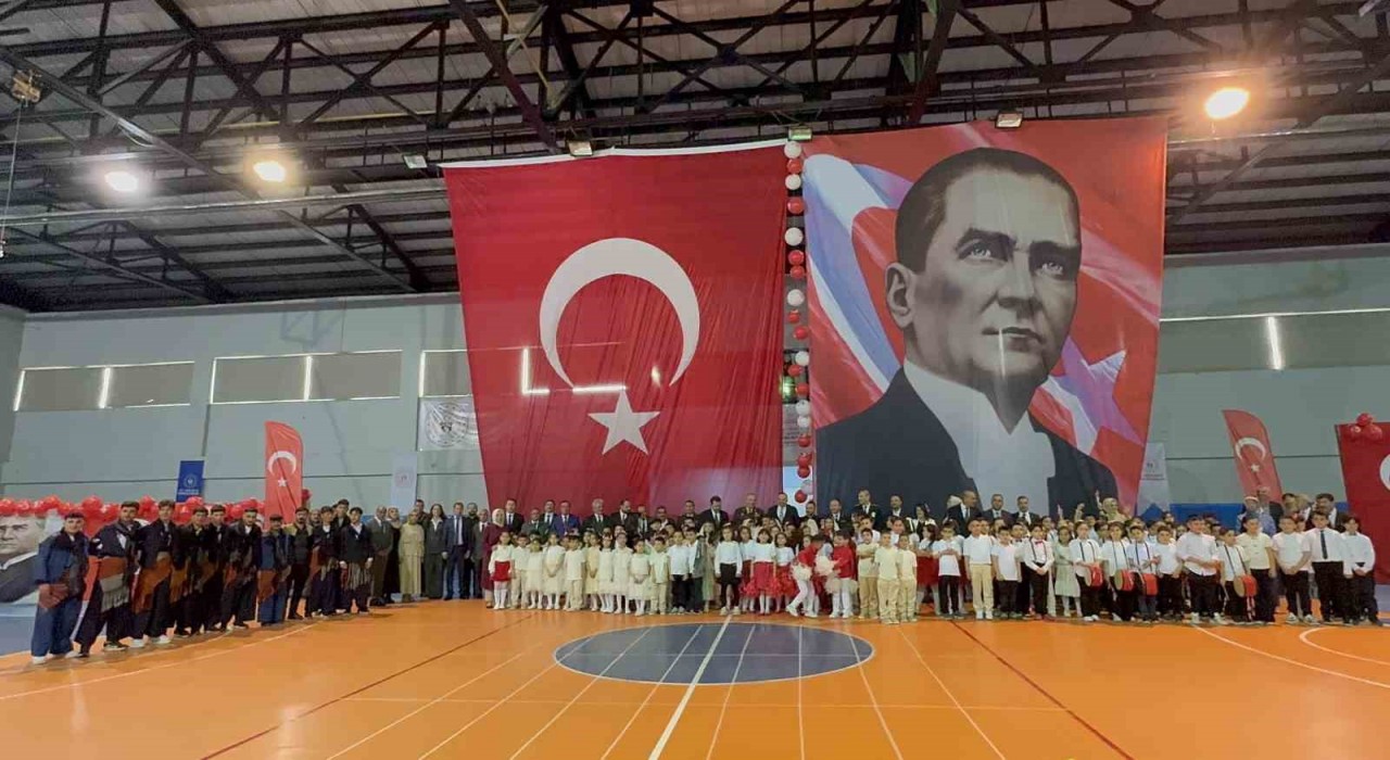 105. yıl coşkusu Tatvanda renkli görüntülere sahne oldu