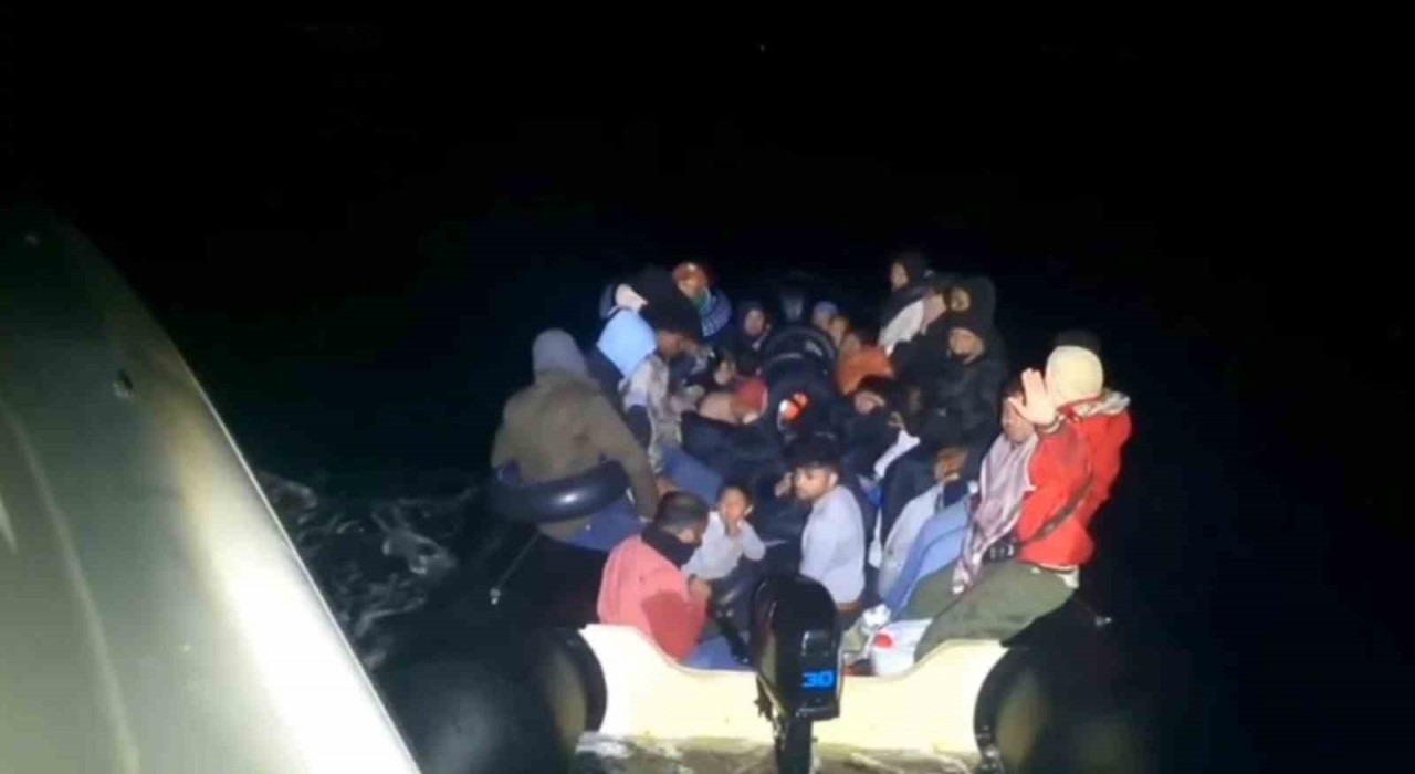11i çocuk 31 göçmen, lastik botta yakalandı