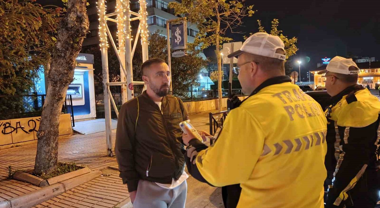 1.93 promil alkollü çıktı Devlet memuruyum diyerek polislere zorluk çıkarttı