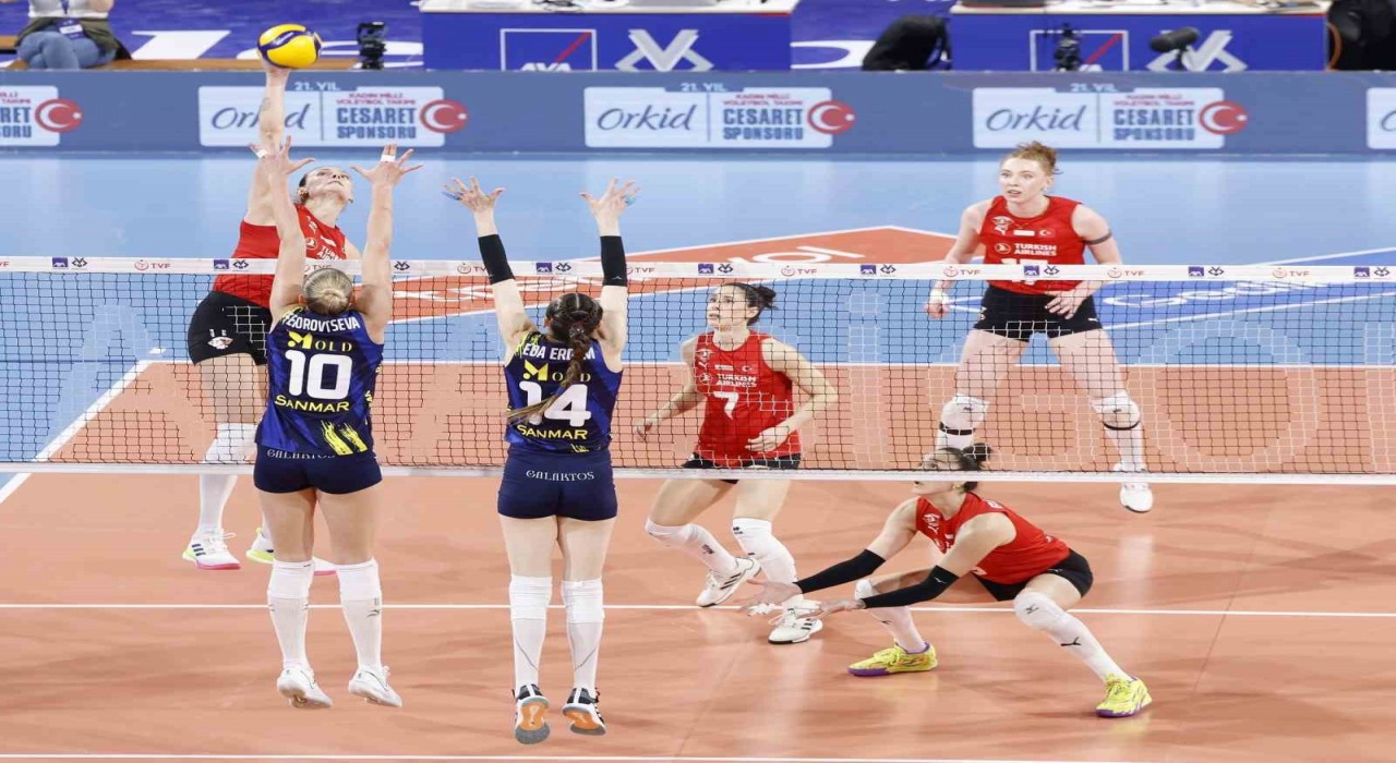 2025 Kadınlar AXA Sigorta Kupa Voleyde ilk finalist Fenerbahçe