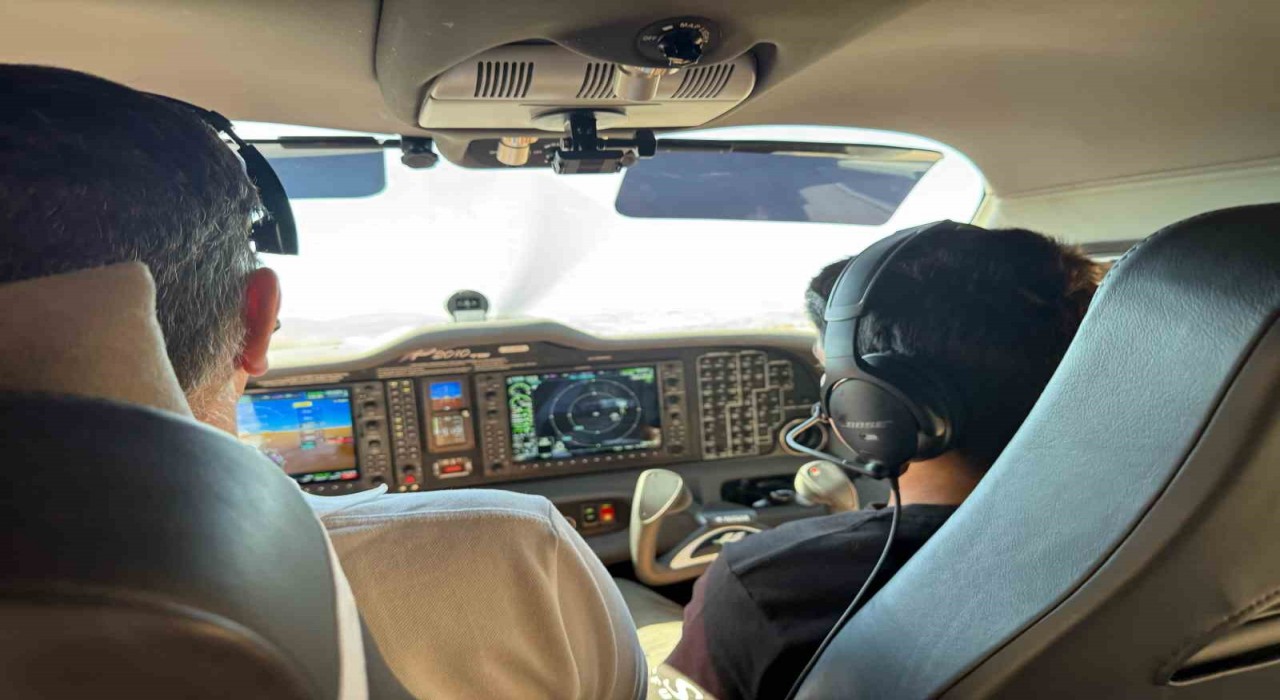 23 Nisanda pilot koltuğuna geçen çocuklar Ankara semalarında uçtu