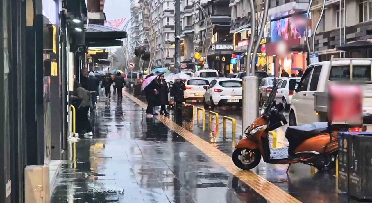 4,6 büyüklüğündeki deprem Samsunda da panik oluşturdu