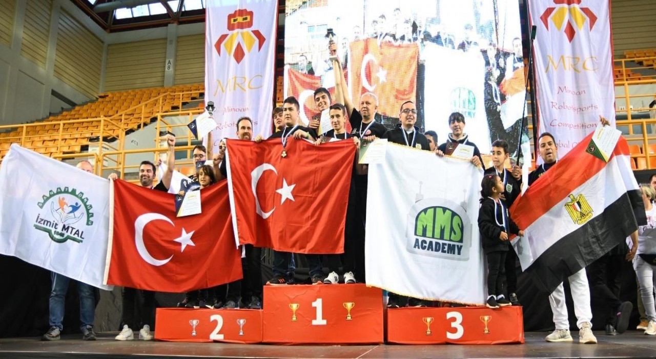5 kıtadan okulların katıldığı olimpiyatlarda İzmit MTAL, 4 kupa ile döndü