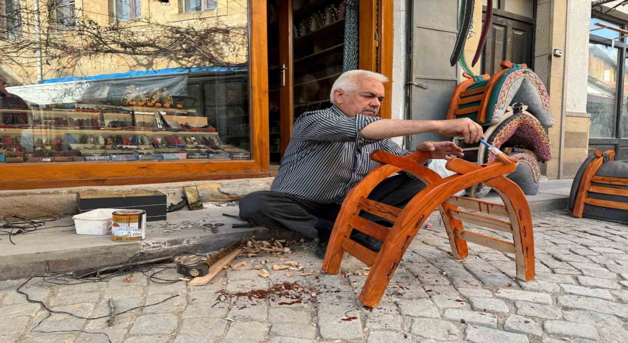 52 yıllık semerci ata yadigarı mesleğini gelecek nesillere taşıyor
