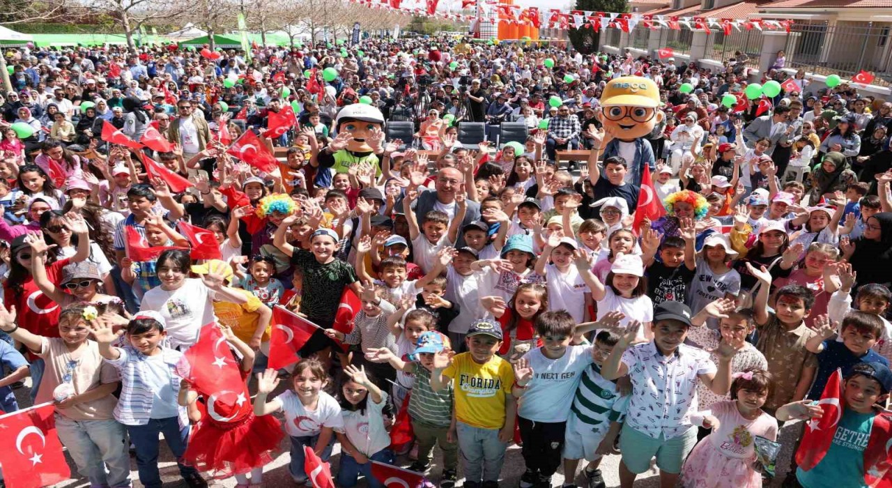 80 Binde Devr-i Alem Parkında 23 Nisan coşkusu