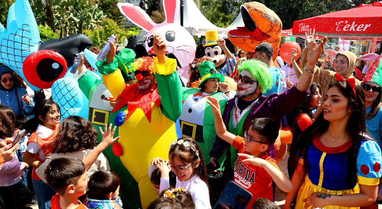 Adana’da 13. Uluslararası Portakal Çiçeği Karnavalı başladı