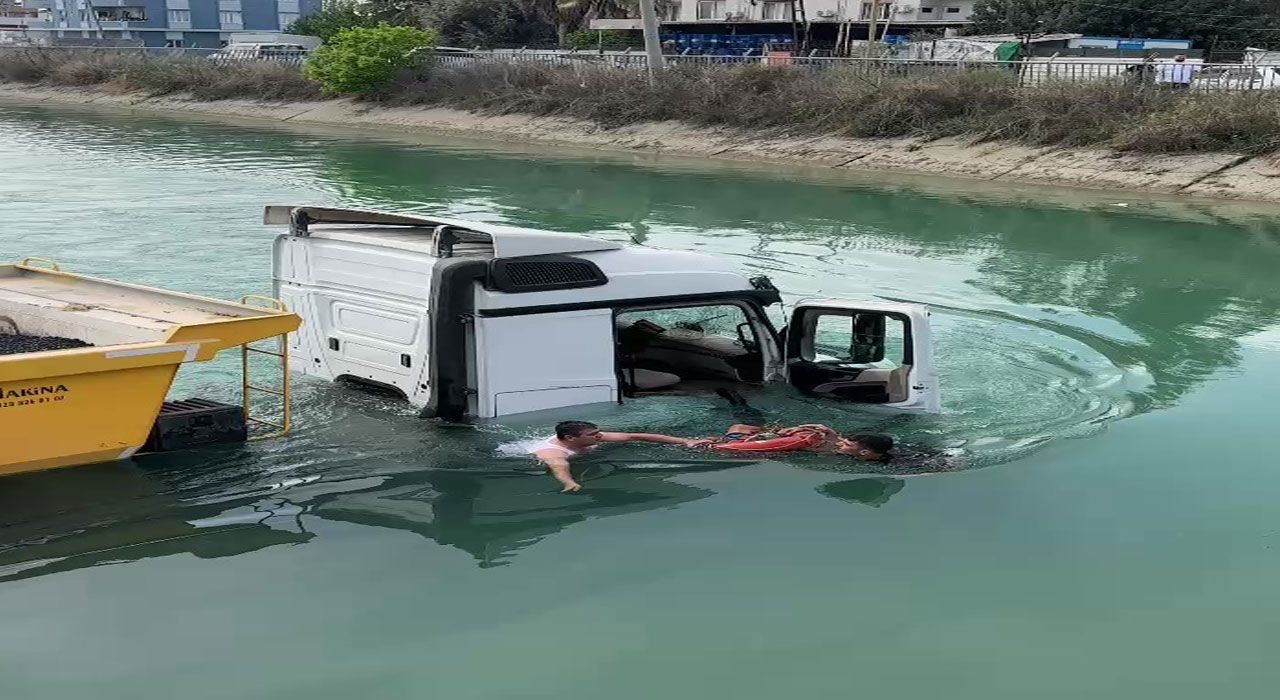 Adana’da Feci Kaza: Tır Sulama Kanalına Düştü, 2 Kişi Kurtarıldı