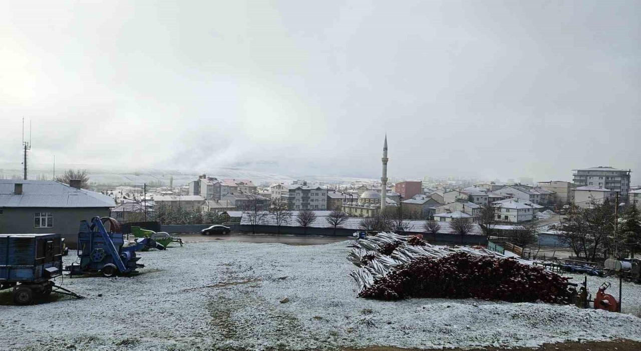 Adanaya nisanda kar yağdı
