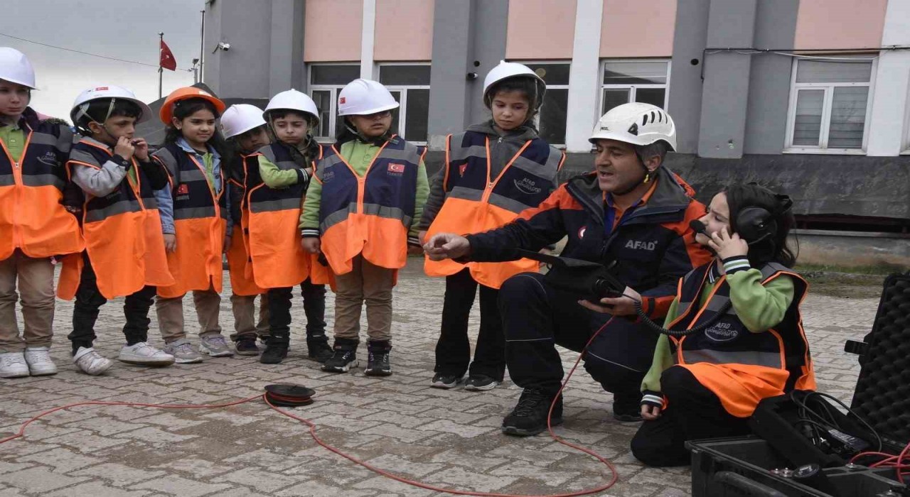 AFADtan çocuklara gönüllülük ve afet bilinci eğitimi