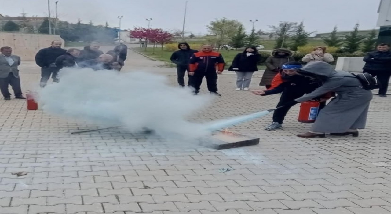 AFADtan kurum personellerine uygulamalı yangın eğitimi