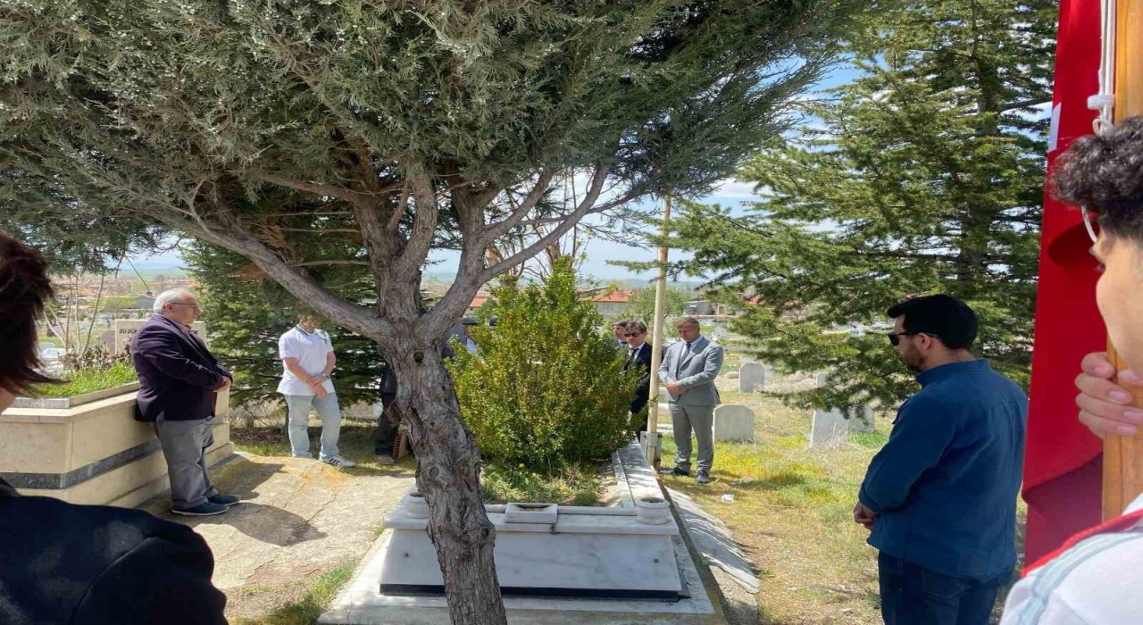 Afyon Lisesinden geleceğe kitap ve fidan bağışı