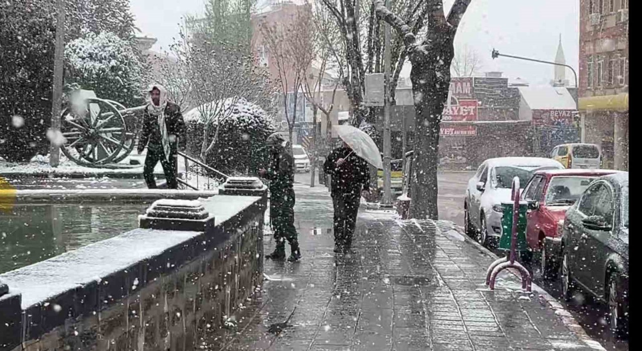 Afyonkarahisarda kar yağışı etkisini kaybetti