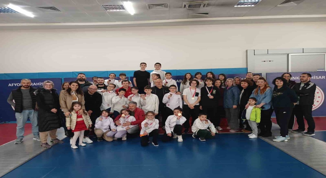 Afyonkarahisarlı Eskrimciler Antalya yolcusu