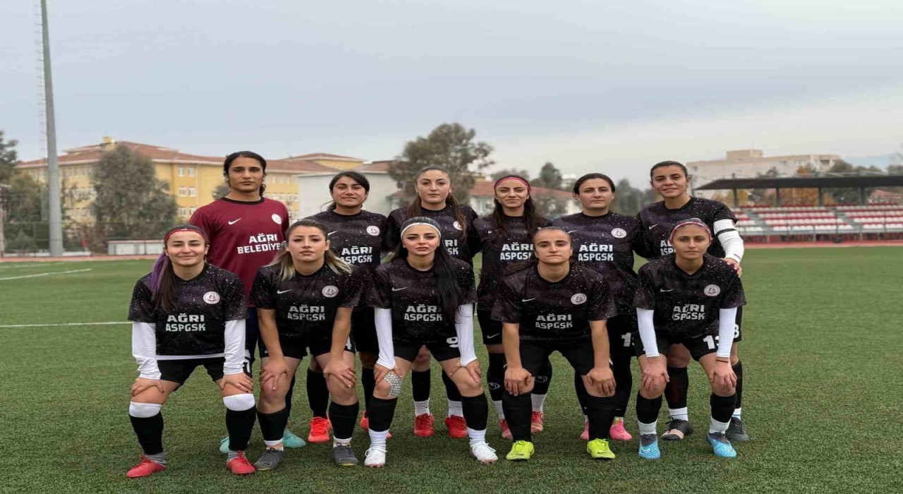 Ağrı ASP Kadın Futbol Takımı, 1. Lig yolunda Play-Off mücadelesine çıkıyor
