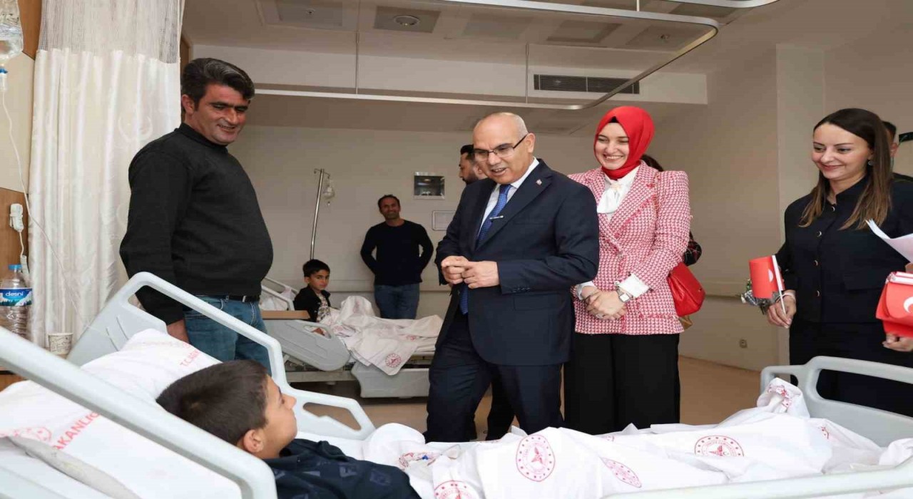 Ağrıda 23 Nisan coşkusu coşkusu hastane odalarına taşındı