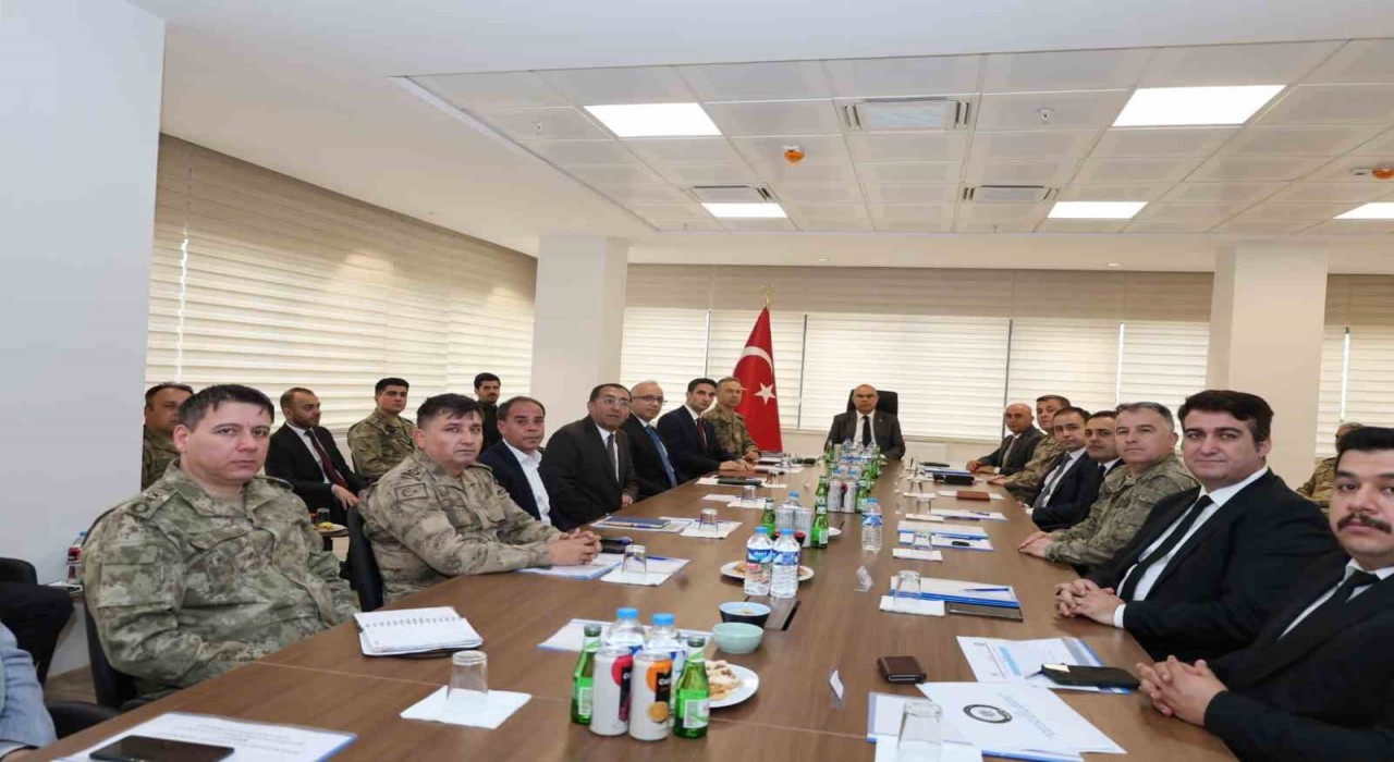 Ağrıda düzensiz göç ve sınır güvenliği masaya yatırıldı