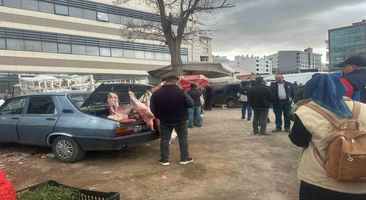 Ağrıda hijyen kurallarına aykırı şekilde satışı yapılan 150 kilogram et imha edildi