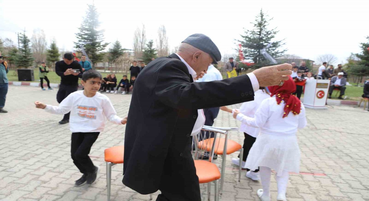 Ağrıda nesiller buluştu