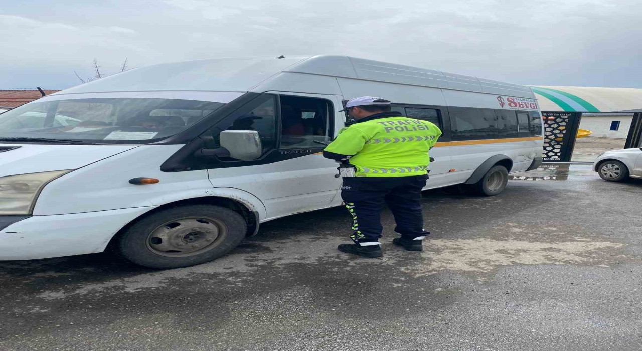 Ağrıda öğrenci servislerine güvenlik denetimi: 114 araç kontrol edildi