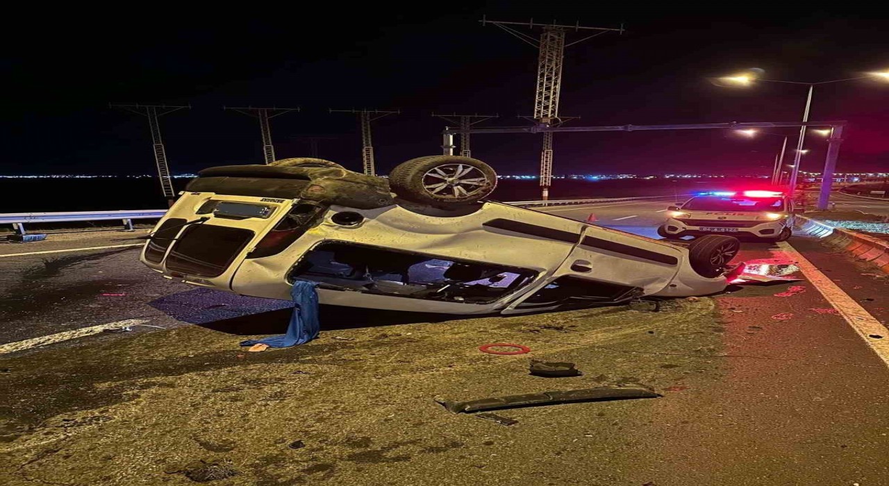 Ağrıda Trafik Kazası: Kamyonet devrildi, 2 yaralı