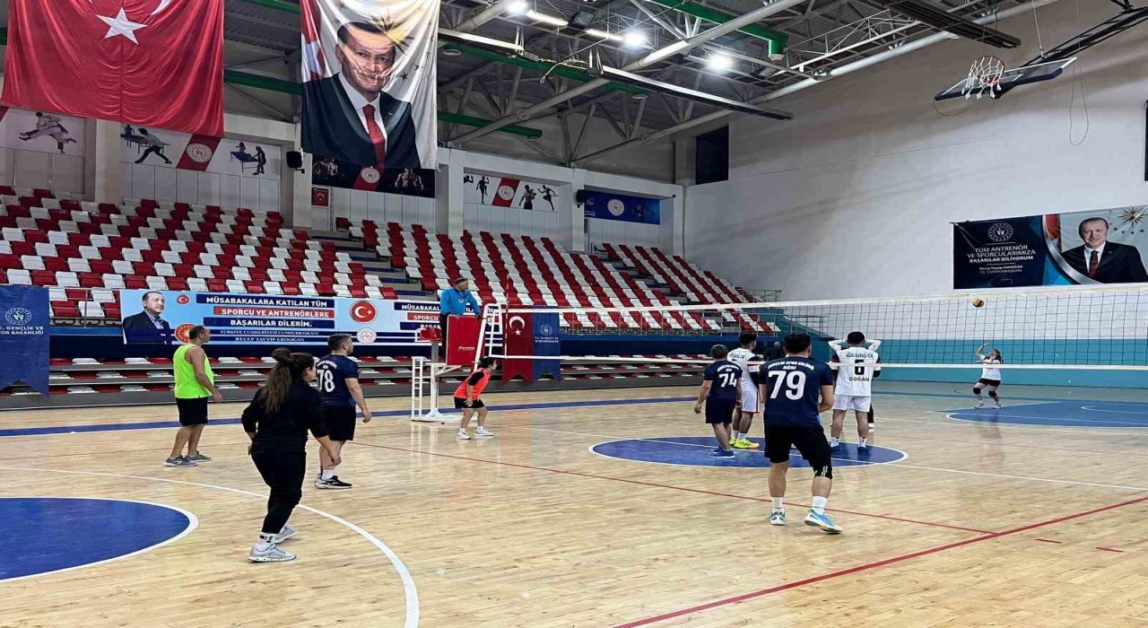 Ağrının en büyük voleybol turnuvası başladı