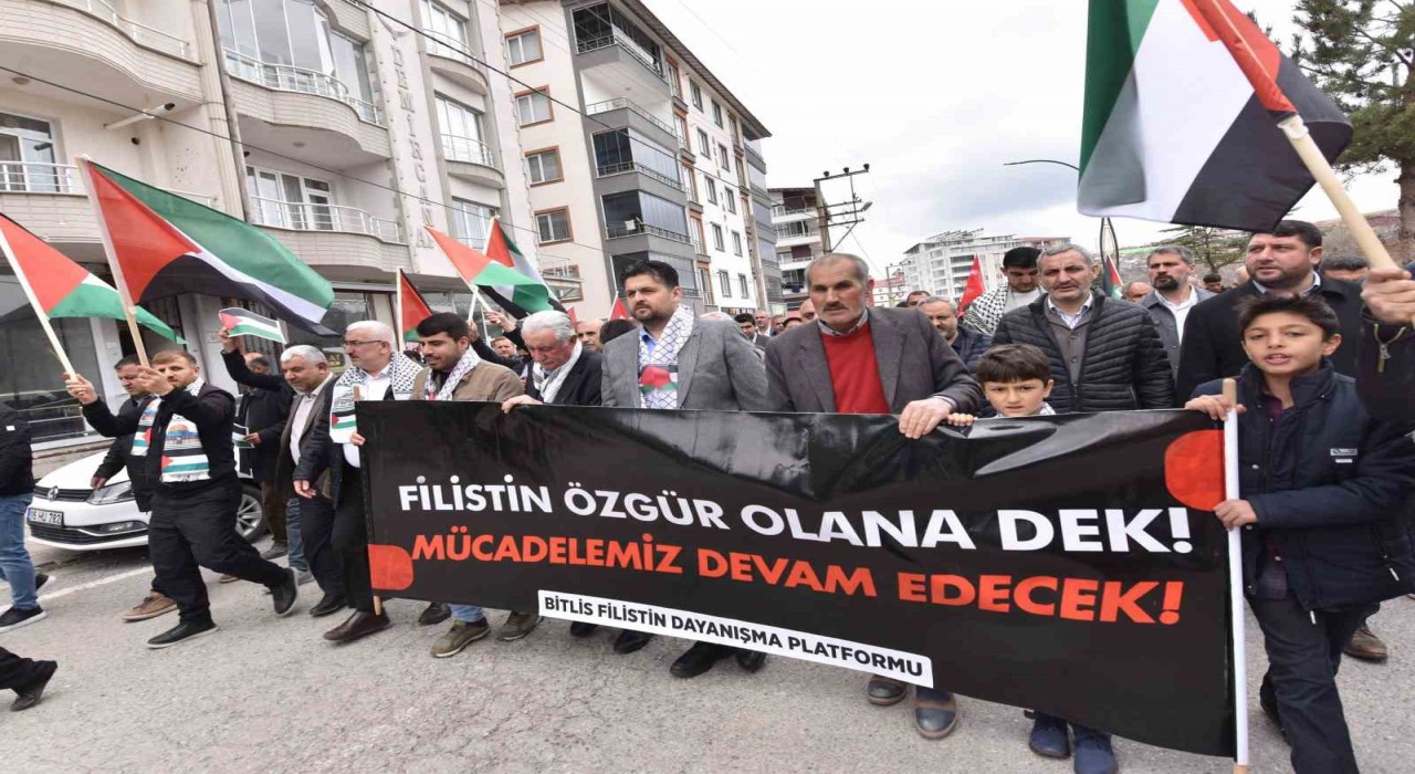 Ahlatta Gazzeye destek yürüyüşü düzenlendi