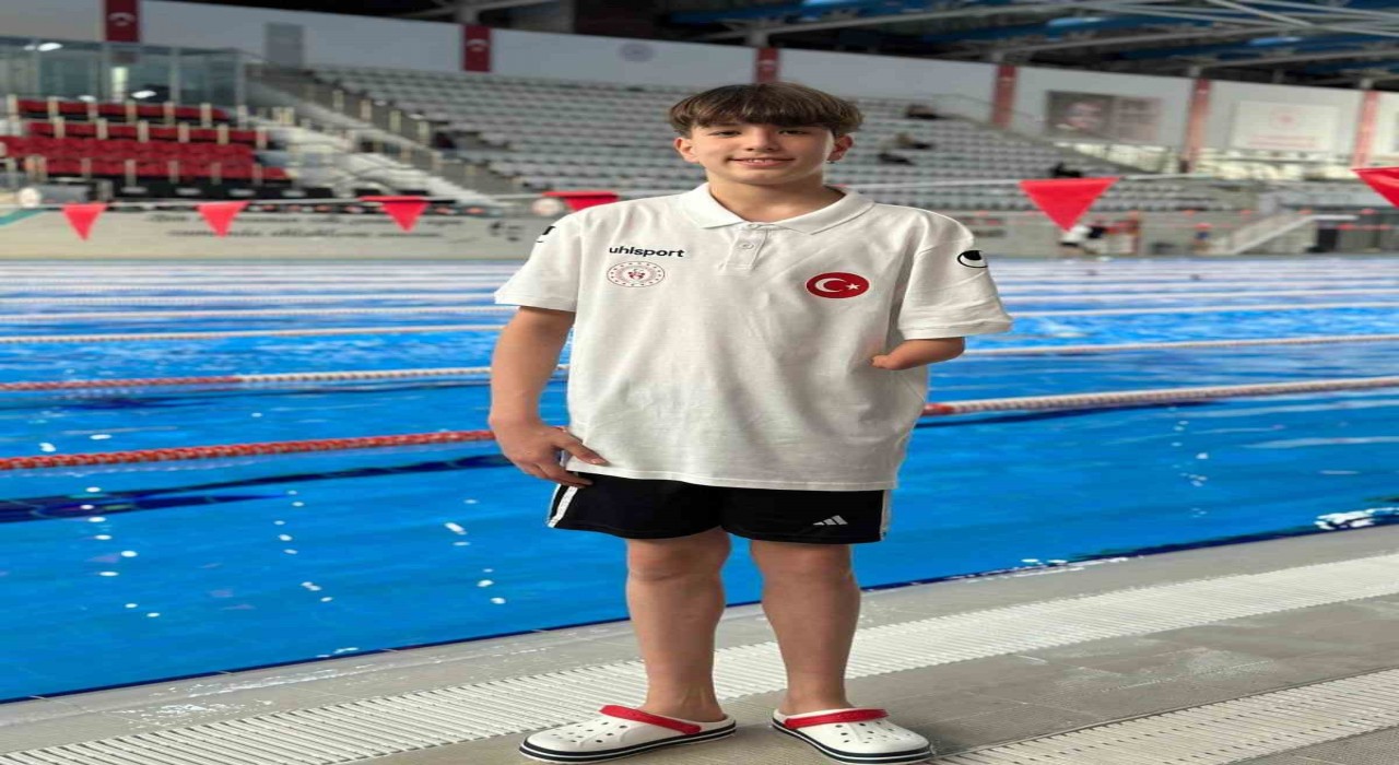 Ahmet Çınar Bakkal yüzme yarışında gümüş madalya sahibi oldu