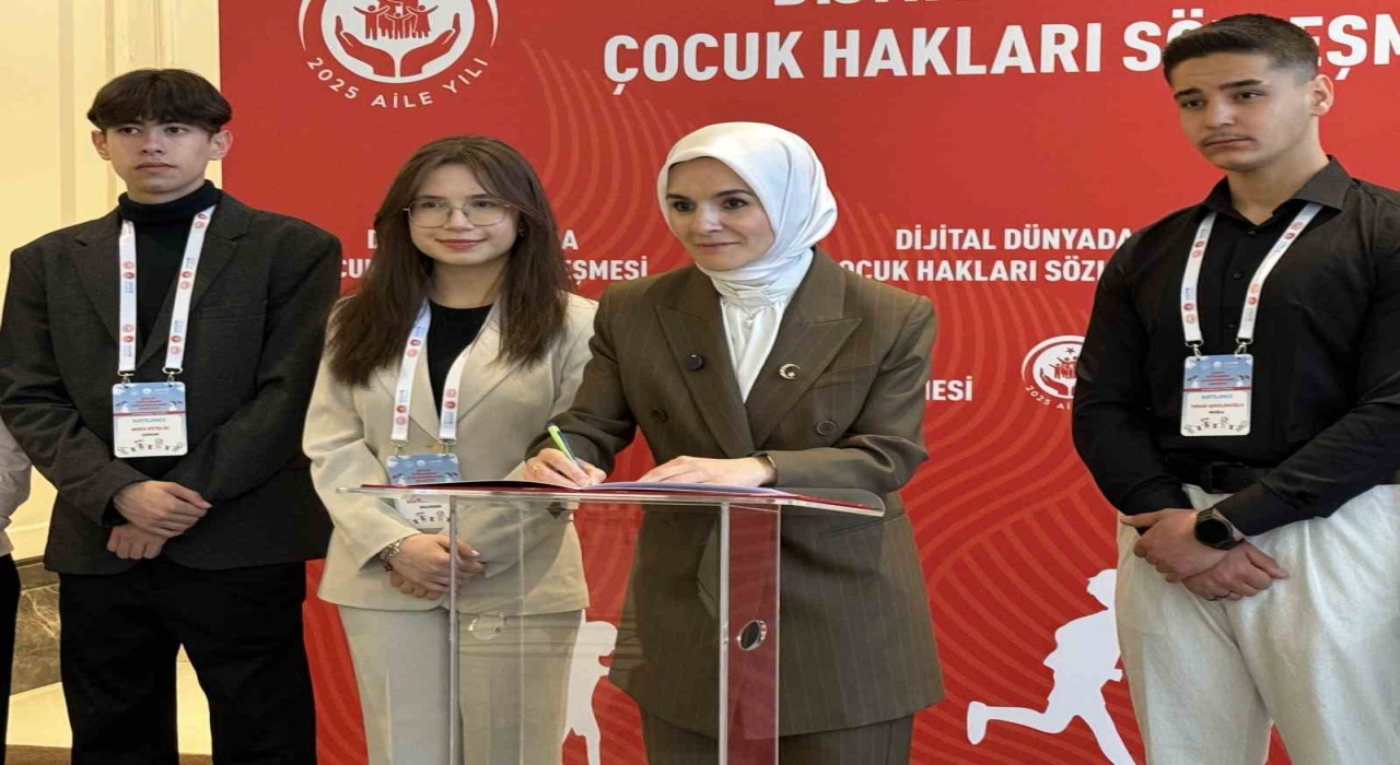 Aile ve Sosyal Hizmetler Bakanı Göktaş, Dijital Dünyada Çocuk Hakları Sözleşmesinin ilk imzasını attı