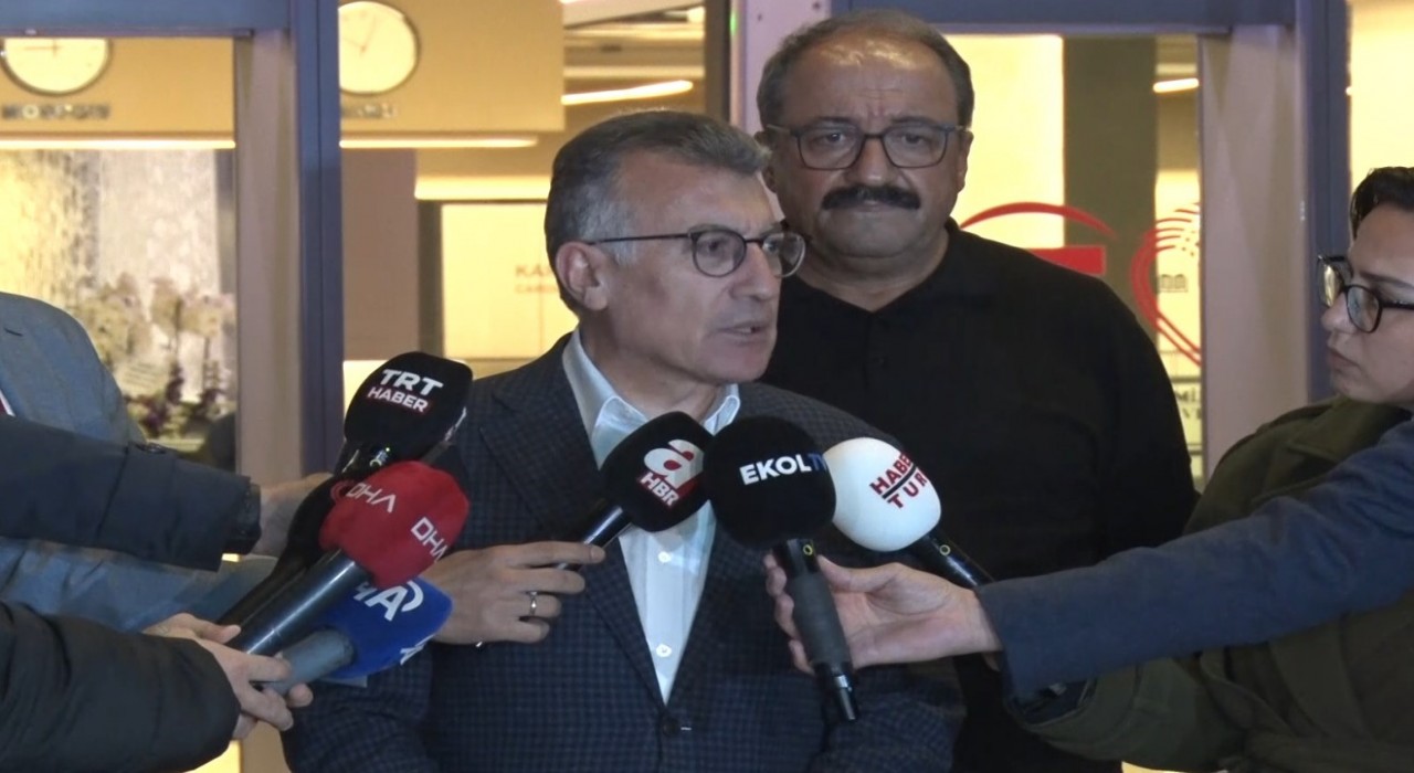 AK Parti Grup Başkanı Abdullah Güler, Sırrı Süreyya Önderi hastanede ziyaret etti