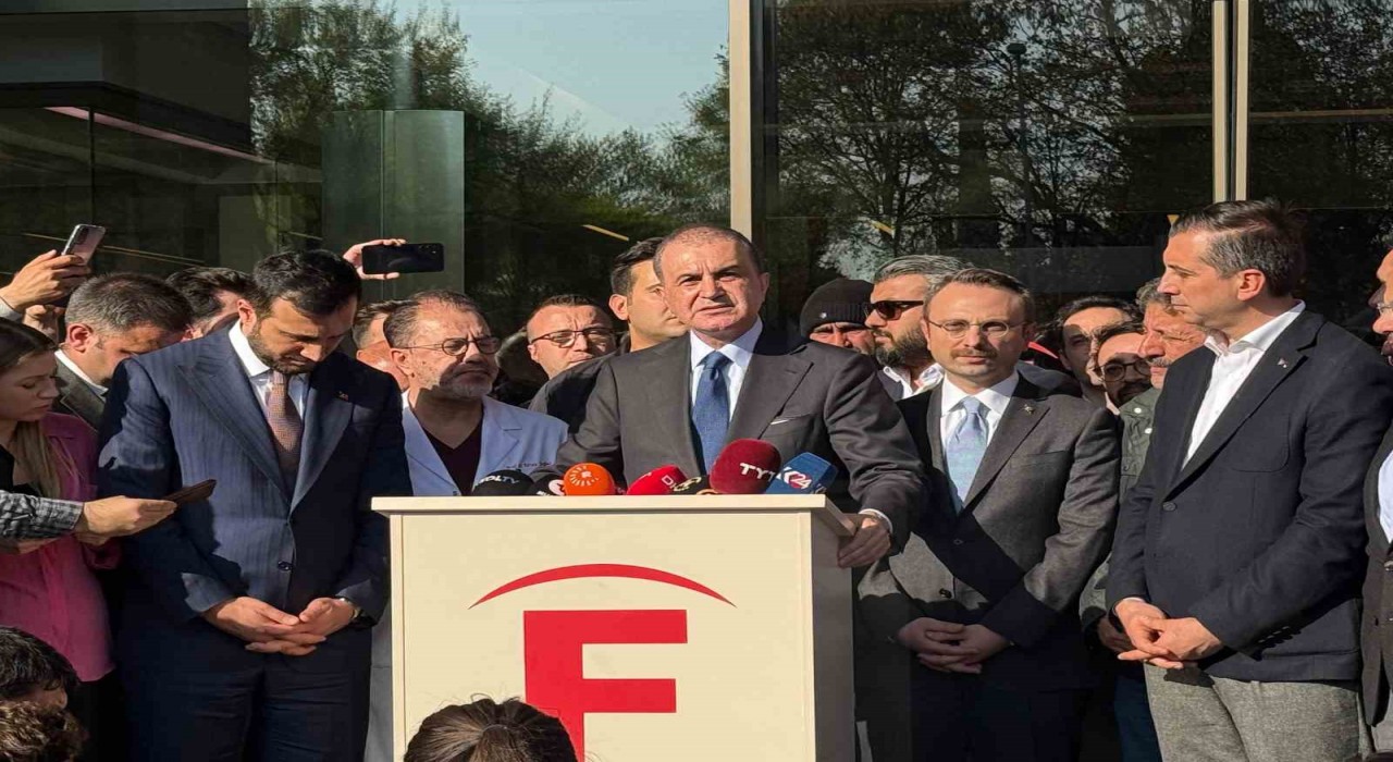 AK Parti Sözcüsü Ömer Çelik, Sırrı Süreyya Önderi hastanede ziyaret etti