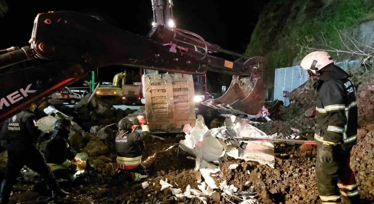 Akaryakıt istasyonunda heyelan: 2si çocuk 3 kişi enkaz altında
