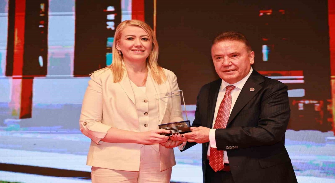 Akdeniz Belediyeler Birliğinden Merkezefendiye iki ödül