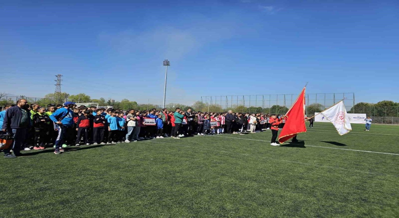 Akşemsettin Ortaokulu Çim Hokeyi Yıldız kızlar müsabakalarında Ankarayı temsil etti