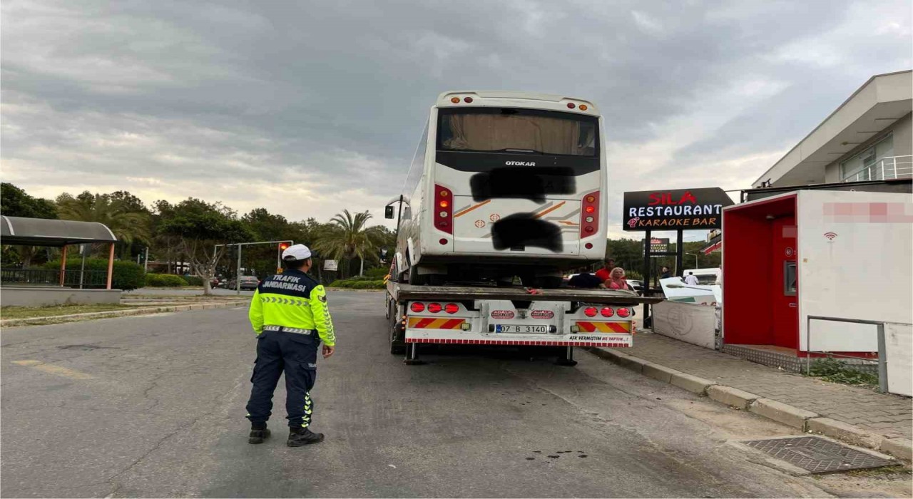 Alanya'da korsan taşımacılık yapan servis sürücüsüne 46 bin TL ceza