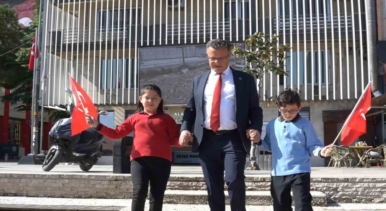 Alaşehir Belediyesinden 23 Nisana özel klip