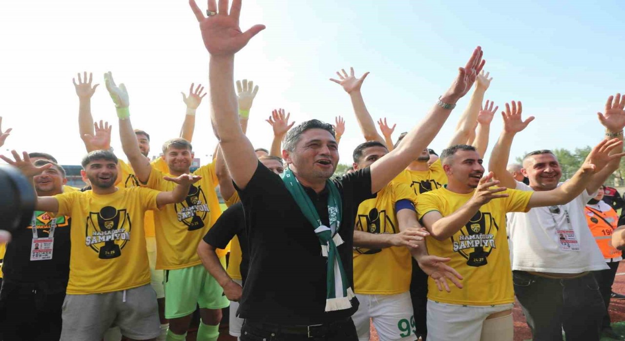 Aliağaspor FK, namağlup şampiyon olarak 2. Lige yükseldi