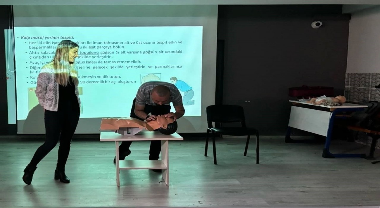 Altıntaşta kamu personeline ilk yardım eğitimi